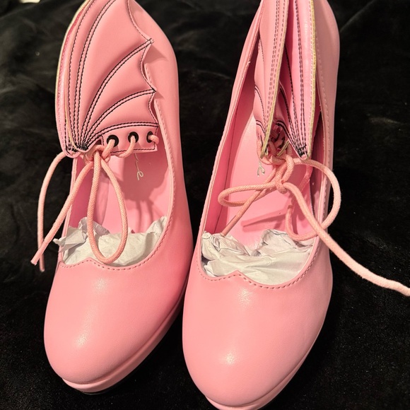 Pink Pump Bat Wing 4” High Heels - Picture 4 of 6